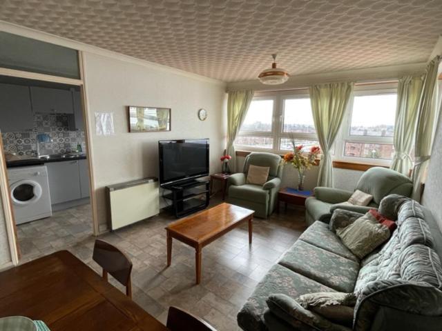 West End Hidden Gem - Modern 2-Bedroom Apartment With Residents Patio Glasgow Esterno foto